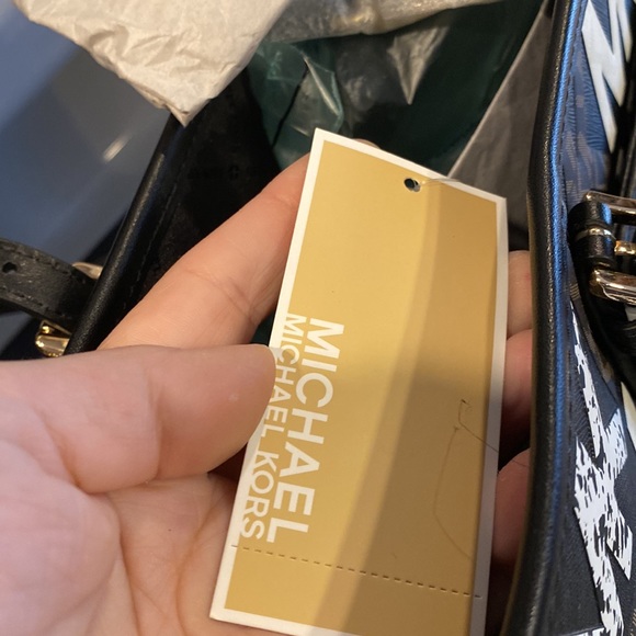 Michael Kors Jet Set Travel Medium - Picture 2 of 3